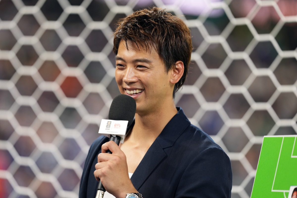 俳優の竹内涼真氏が元Jリーガーと再会【写真:三浦彩乃/アフロ】