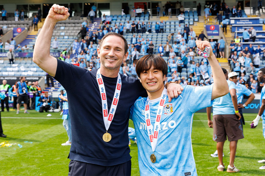 ランパード監督が坂元達裕を称賛【写真:REX/アフロ】