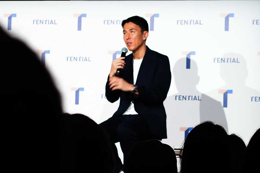 長谷部誠コーチがザッケローニ監督とのエピソードを明かした【写真:FOOTBALL ZONE編集部】