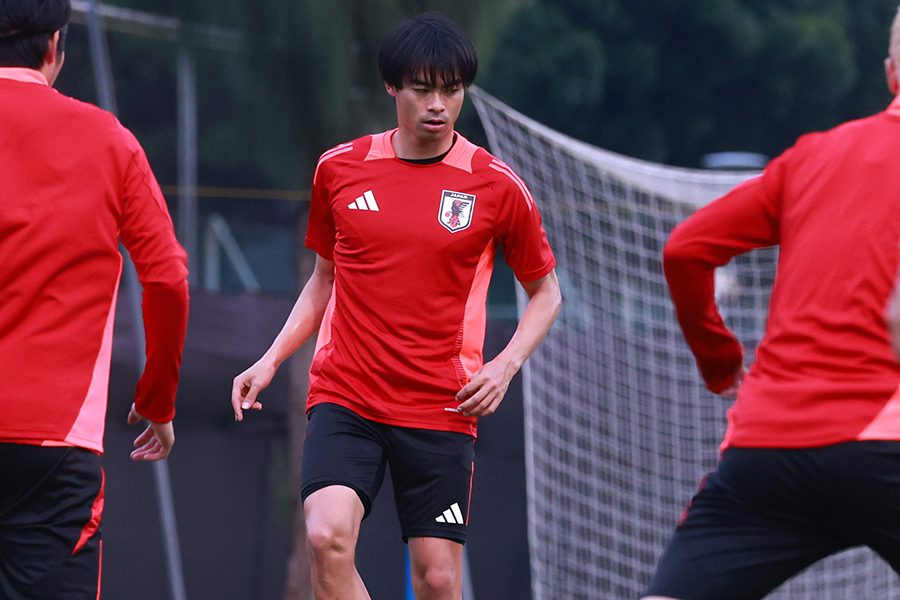 三笘薫の人気ぶりに注目【写真:産経新聞社】