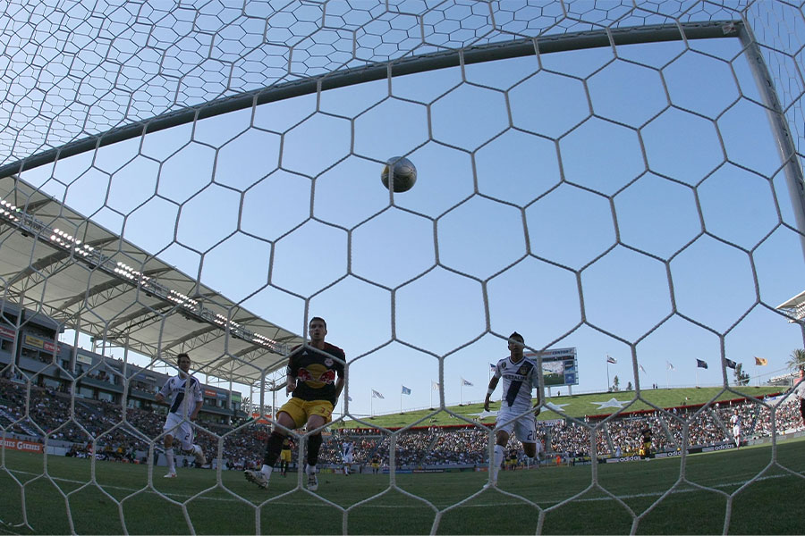 GKが決めた一撃に注目(写真はイメージです)【写真:Getty Images】