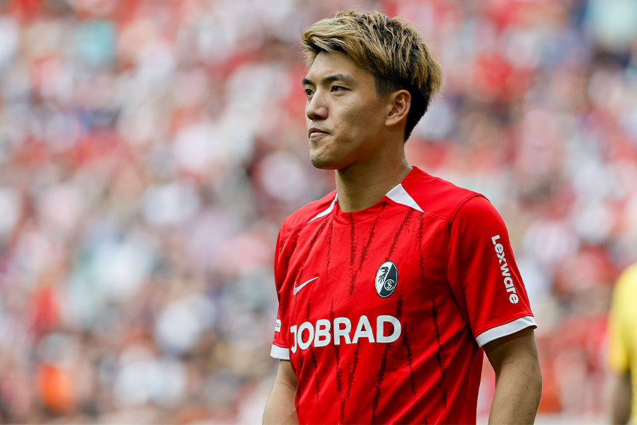 今季二桁ゴールを達成した堂安律【写真：IMAGO / Steinsiek.ch】