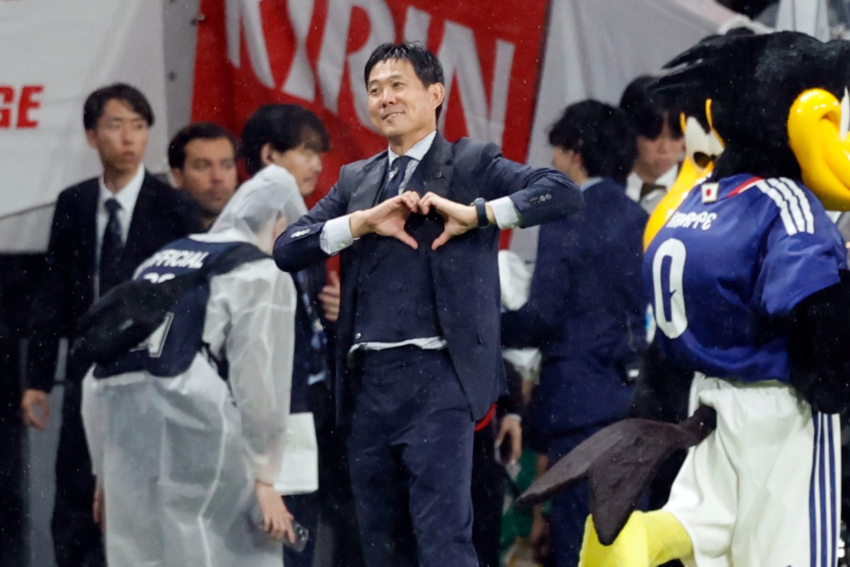 ベネズエラ戦後にハートポーズを披露した森保監督【写真:アフロ】
