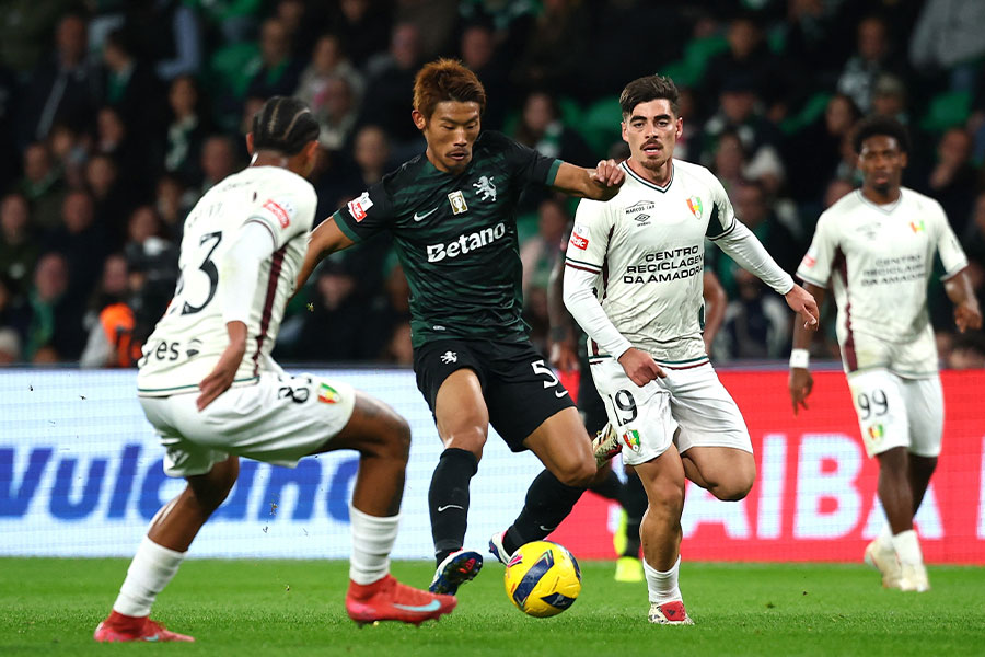 今季初のフル出場を果たした守田英正【写真：ロイター/アフロ】